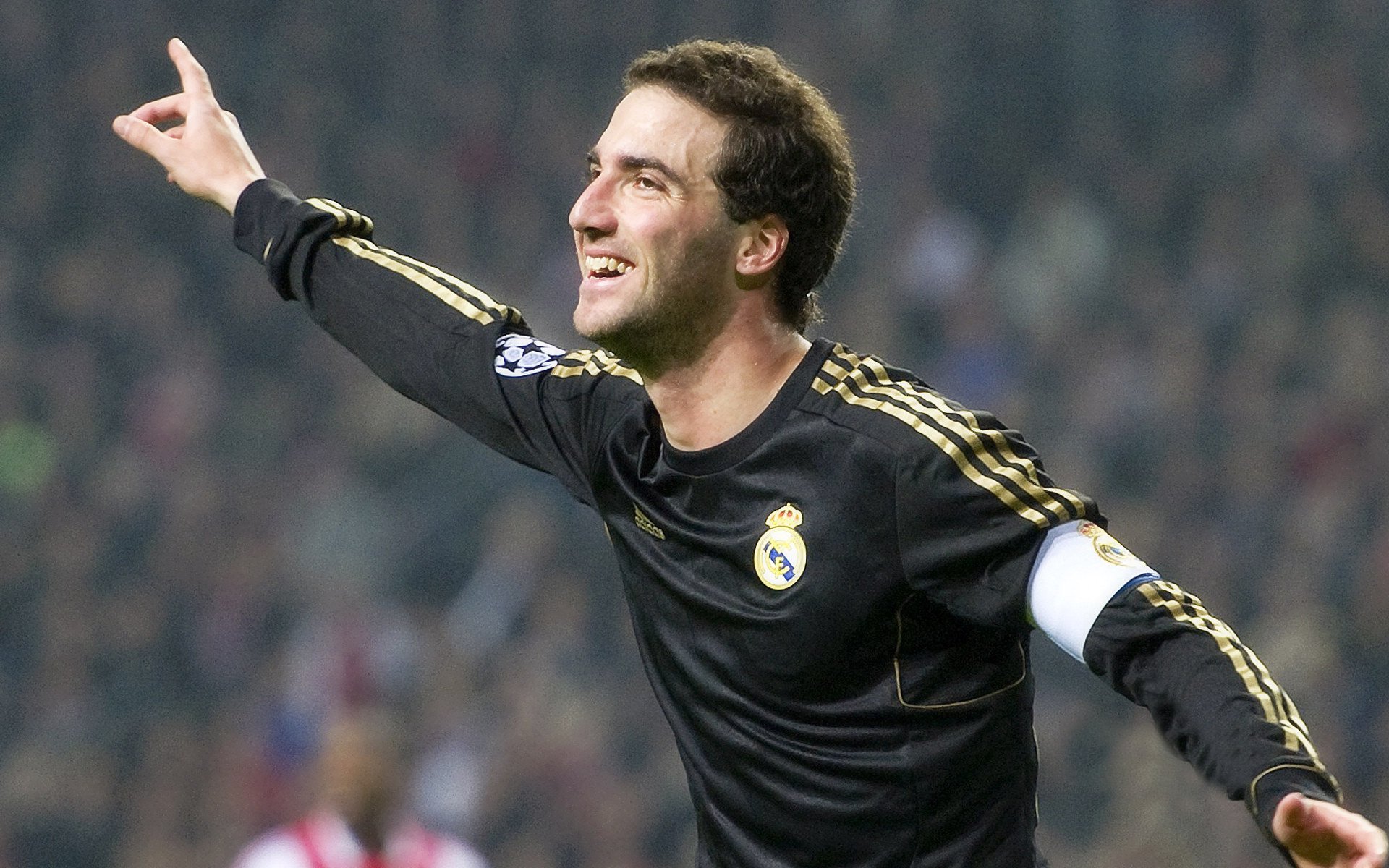 Uzi回归赛场，赛况扑朔迷离首场状态亮眼，巴塞罗那观众沸腾！